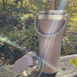 Brumate shaker tumbler
